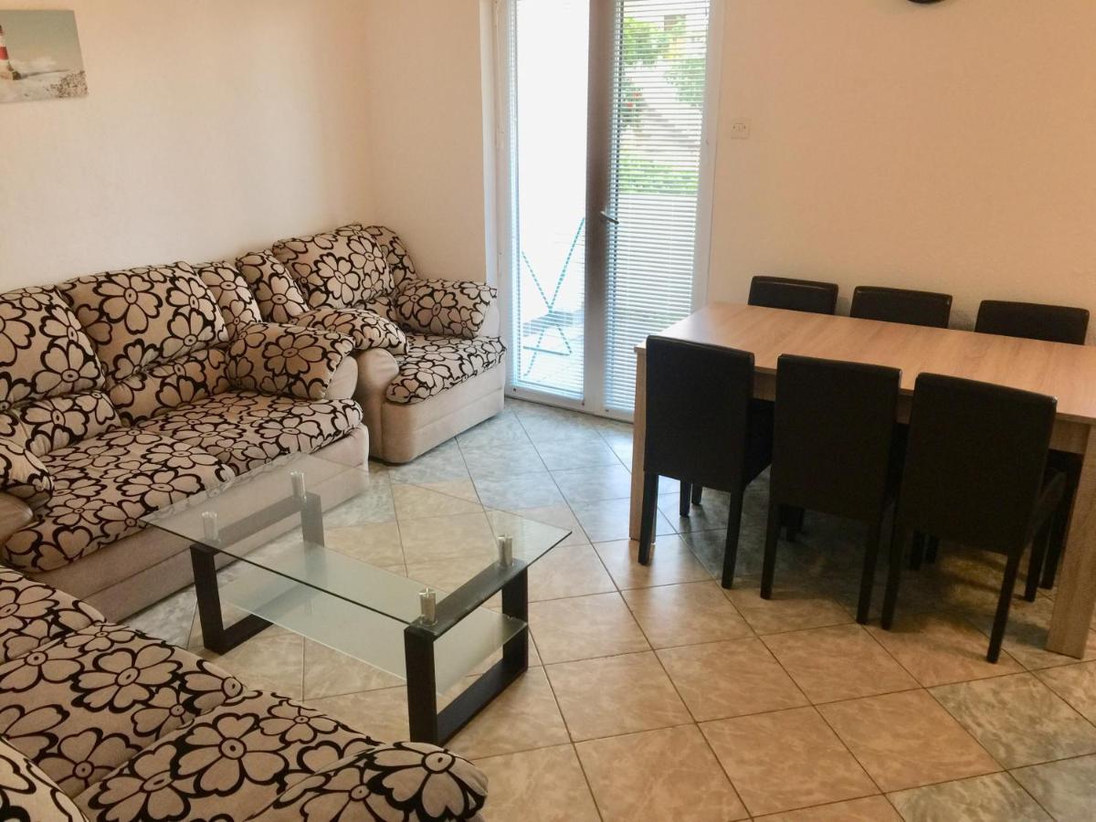 Apartmani Nerko Паг Екстериор снимка