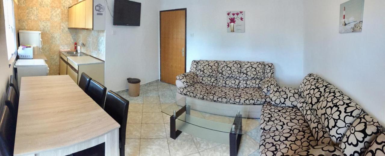 Apartmani Nerko Паг Екстериор снимка