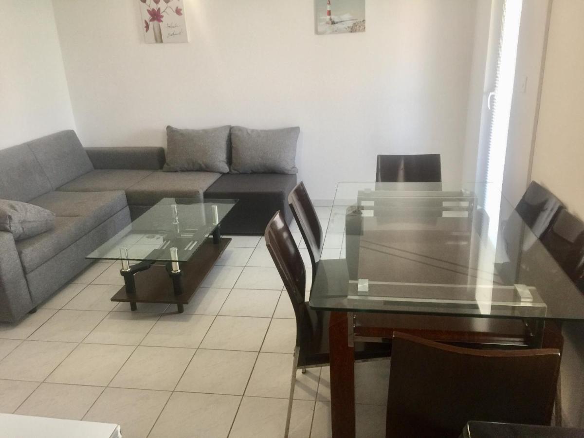 Apartmani Nerko Паг Екстериор снимка