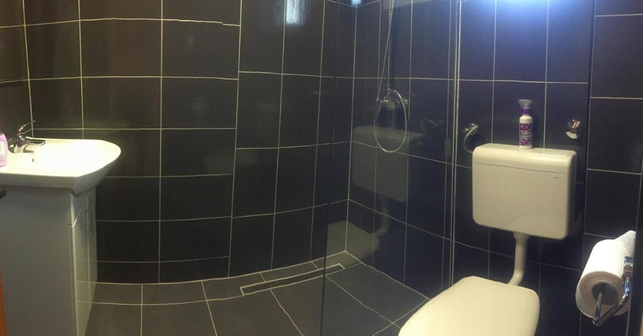 Apartmani Nerko Паг Екстериор снимка