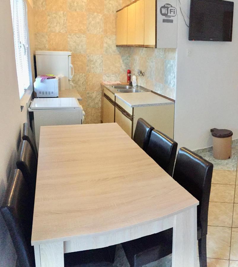 Apartmani Nerko Паг Екстериор снимка