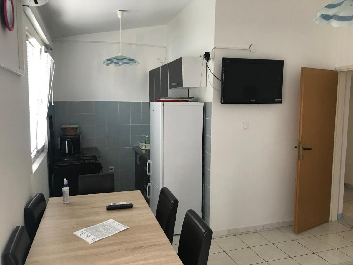 Apartmani Nerko Паг Екстериор снимка
