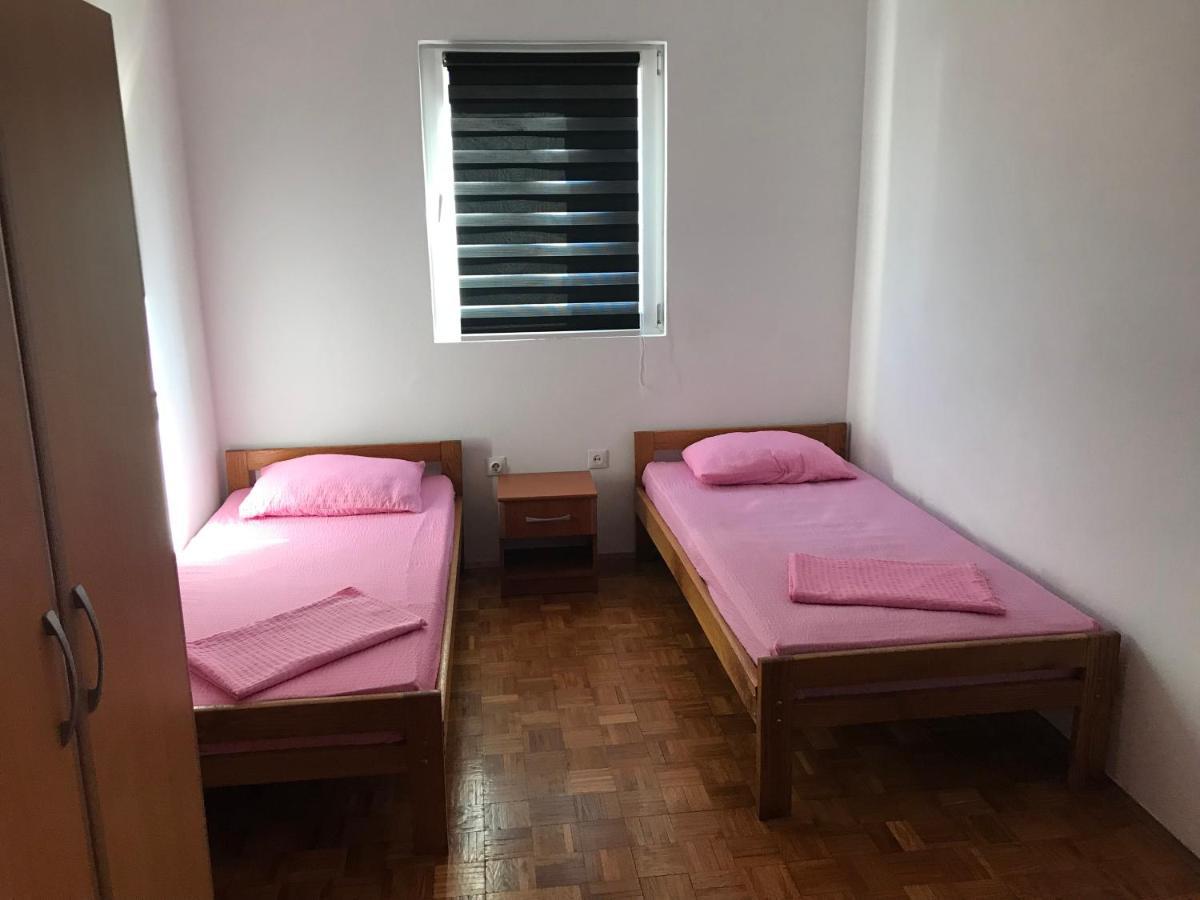 Apartmani Nerko Паг Екстериор снимка